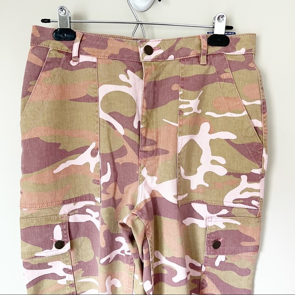 Hollister Ultra High-Rise Cargo Mom Jeans Pink Army Green Camo 9R 29 NWT - Picture 5 of 16